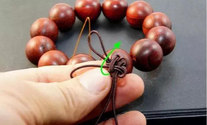 手串穿珠子打结教程慢动作简单,单绳穿珠子打结方法图解