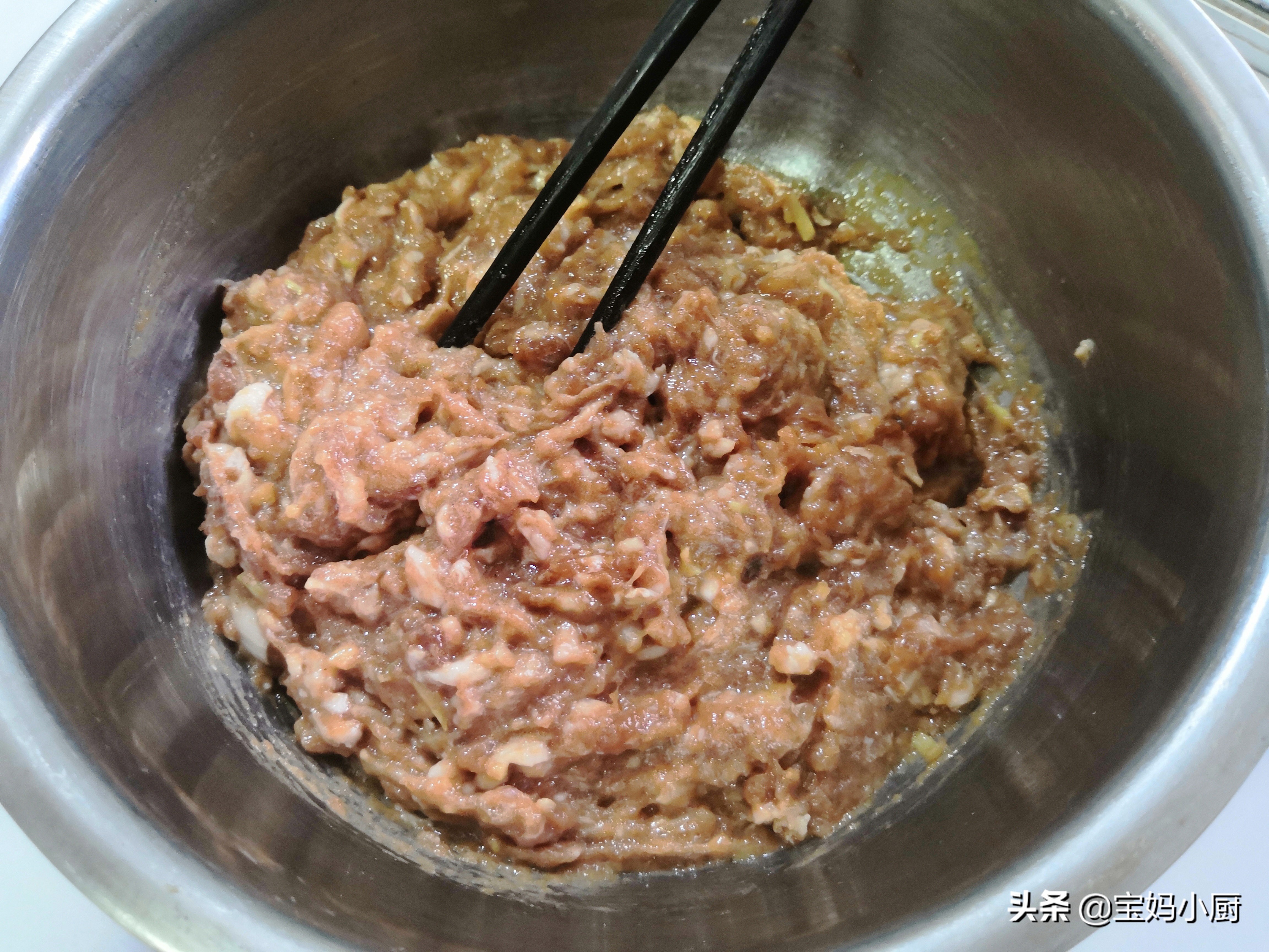 早餐就爱吃蒸饺，比包子省事，软乎乎，一咬直冒汁，放一天都不硬