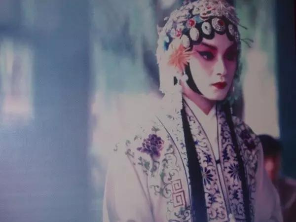 一个只争第一的姑娘，在台上扮男人却成了“头牌”