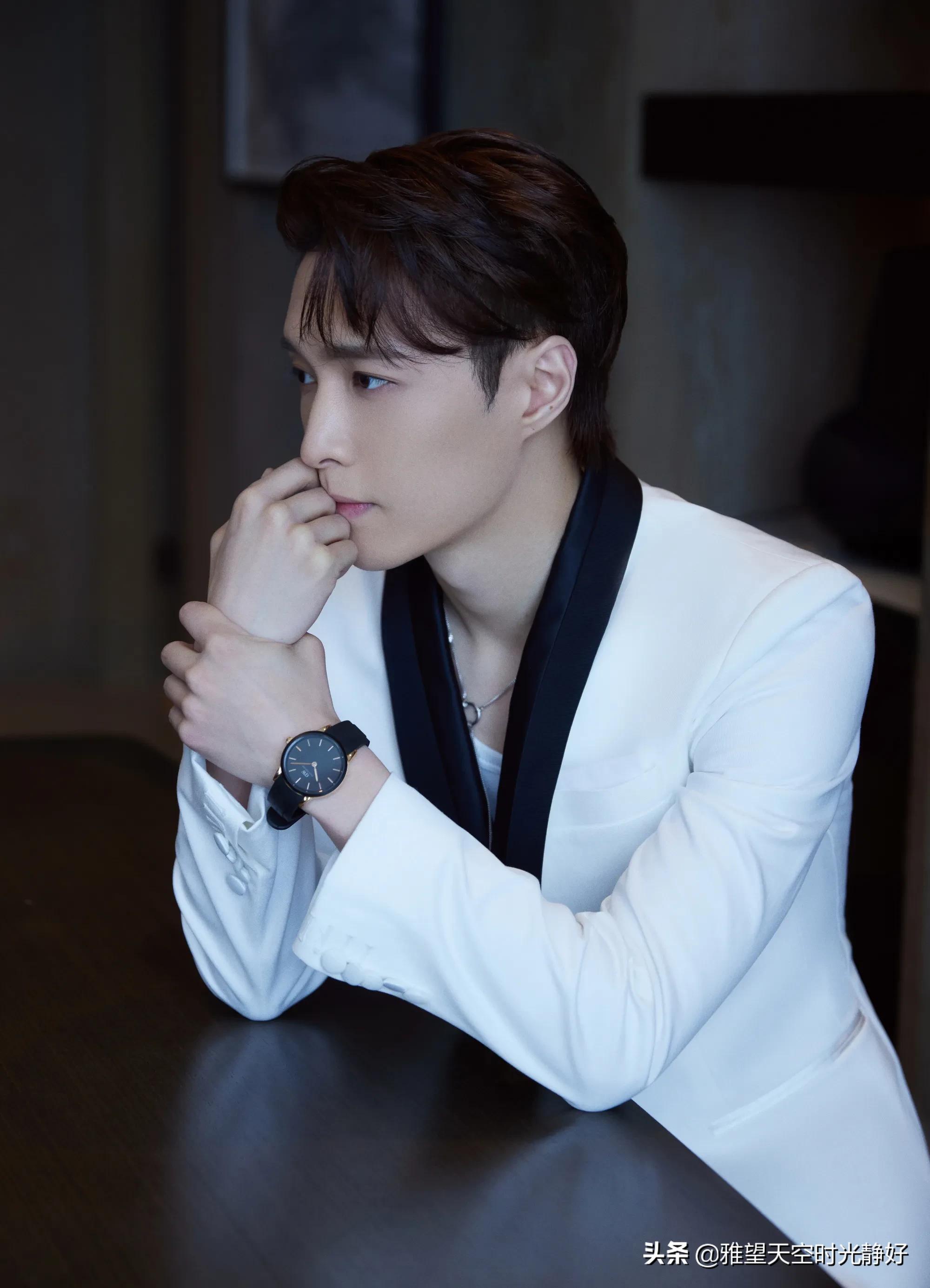 盘点国内男明星完美侧颜，谁才是你心中360度无死角完*男美**神呢？