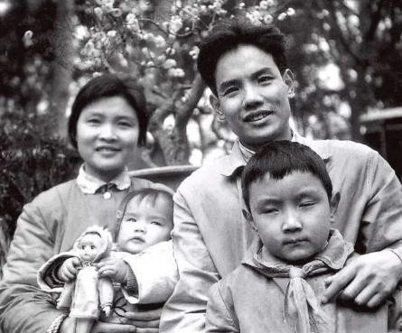 欧阳奋强的婚姻生活,18岁遇见初恋25岁与初恋步入婚姻