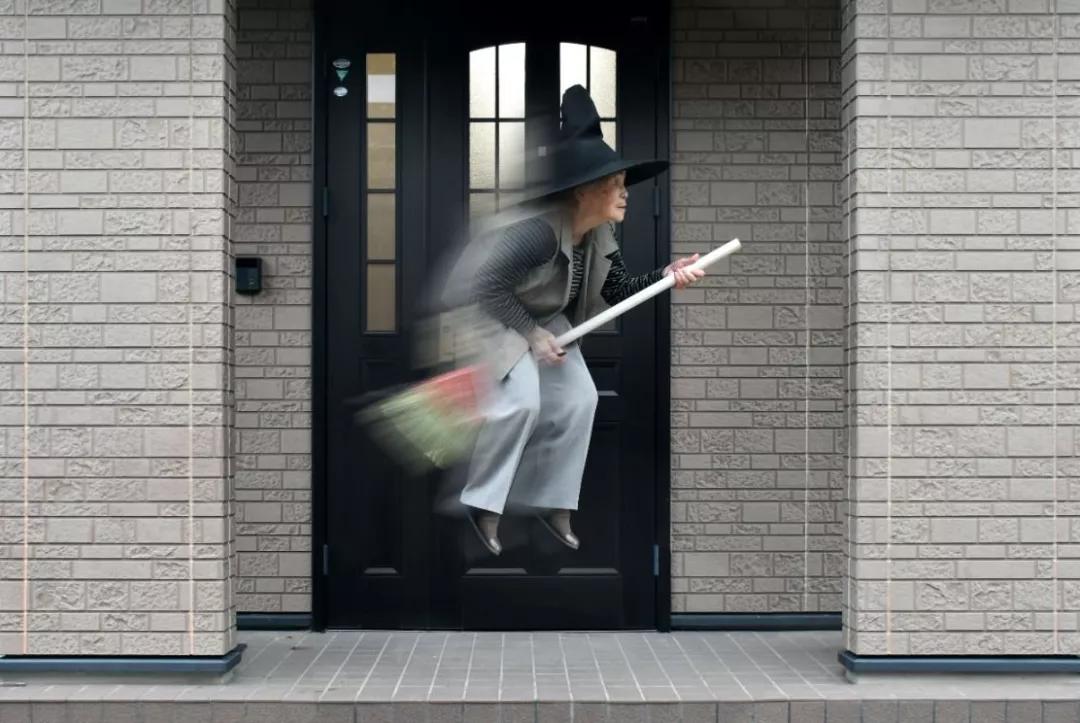 日本老奶奶碰瓷,酗酒飙车碰瓷爆红网络