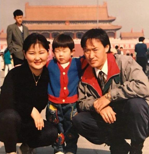 吉祥三宝时隔十年再次登上舞台,吉祥三宝爸爸去世妈妈隐退视频