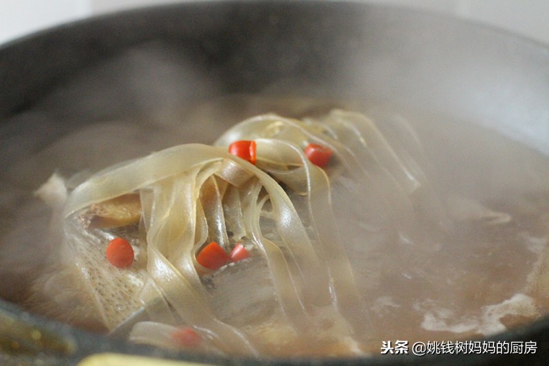 吃鱼补脑还是吃核桃补脑,吃鱼营养高还是猪肉营养好