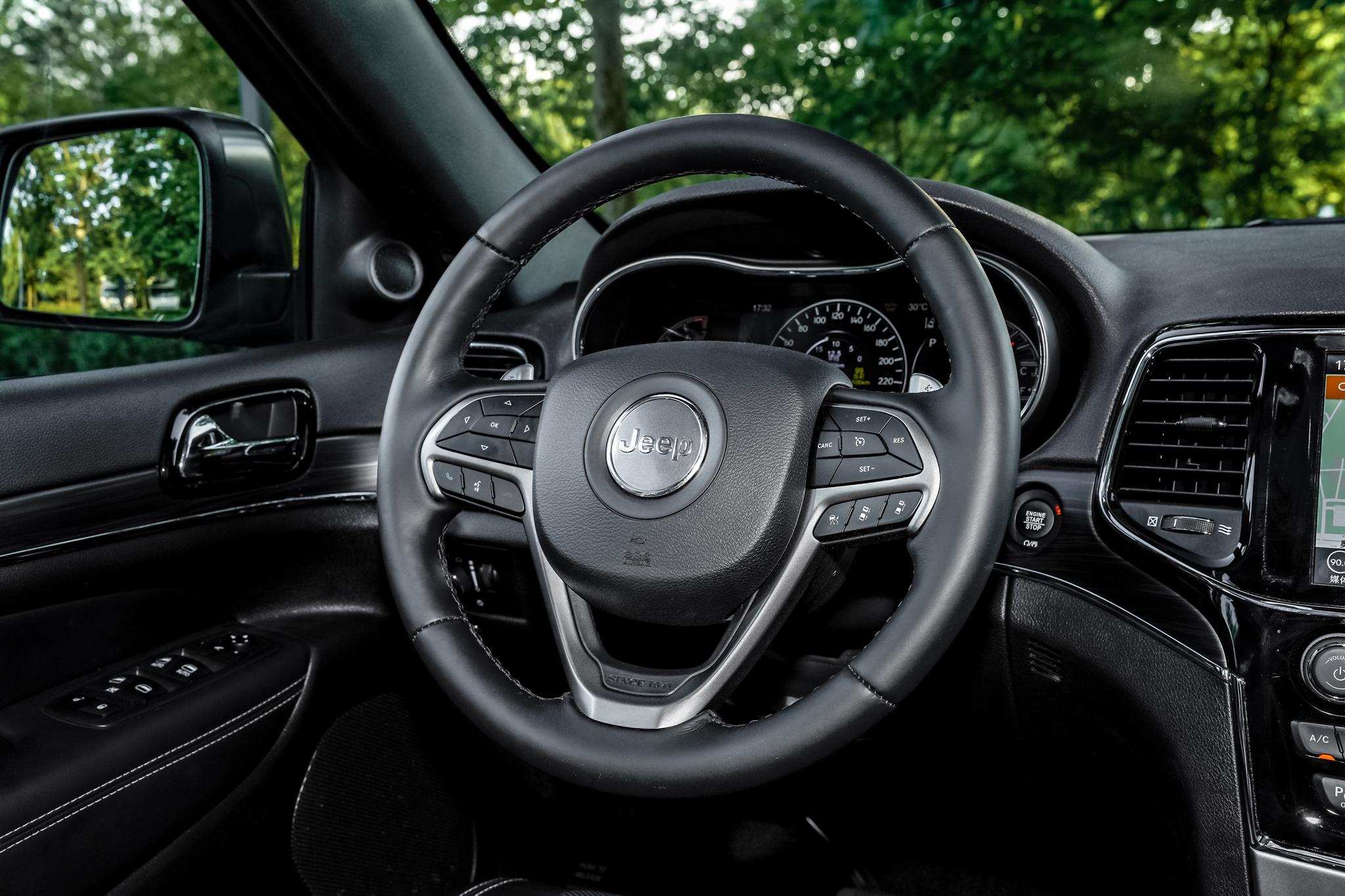 老车jeep大切诺基值得入手吗,jeep大切诺基是四驱吗