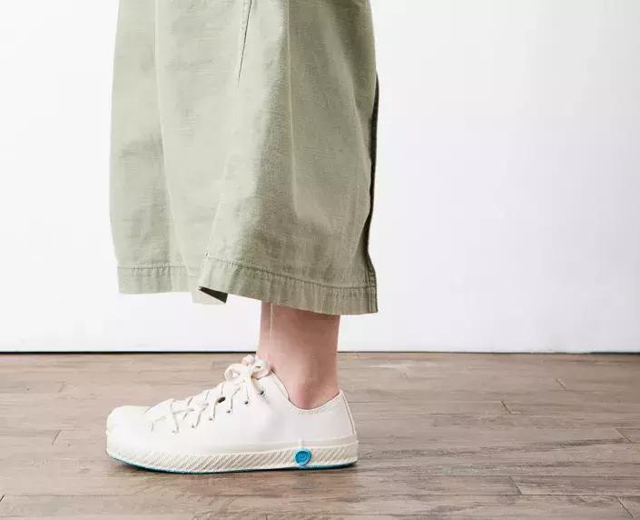 匡威帆布鞋好还是vans好,帆布鞋匡威vans