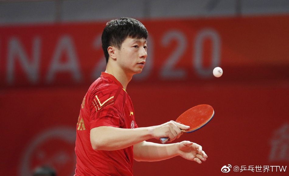 马龙穿上西装的视频,马龙穿西装的样子