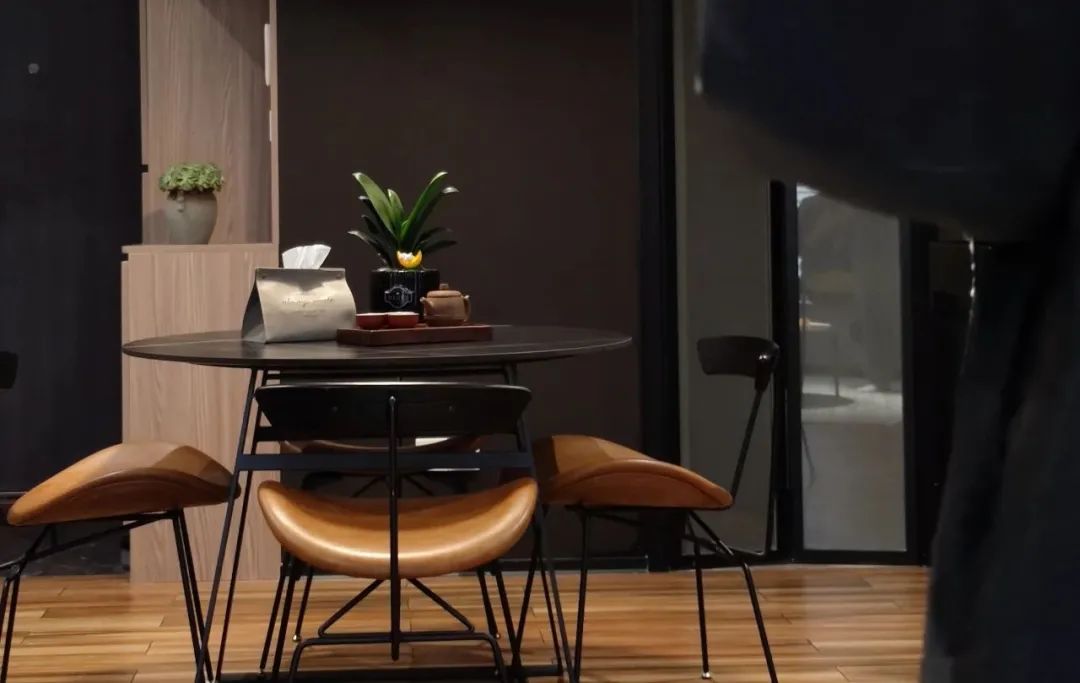 原木餐桌大理石餐桌哪款好,大理石餐桌和实木餐桌哪个上档次