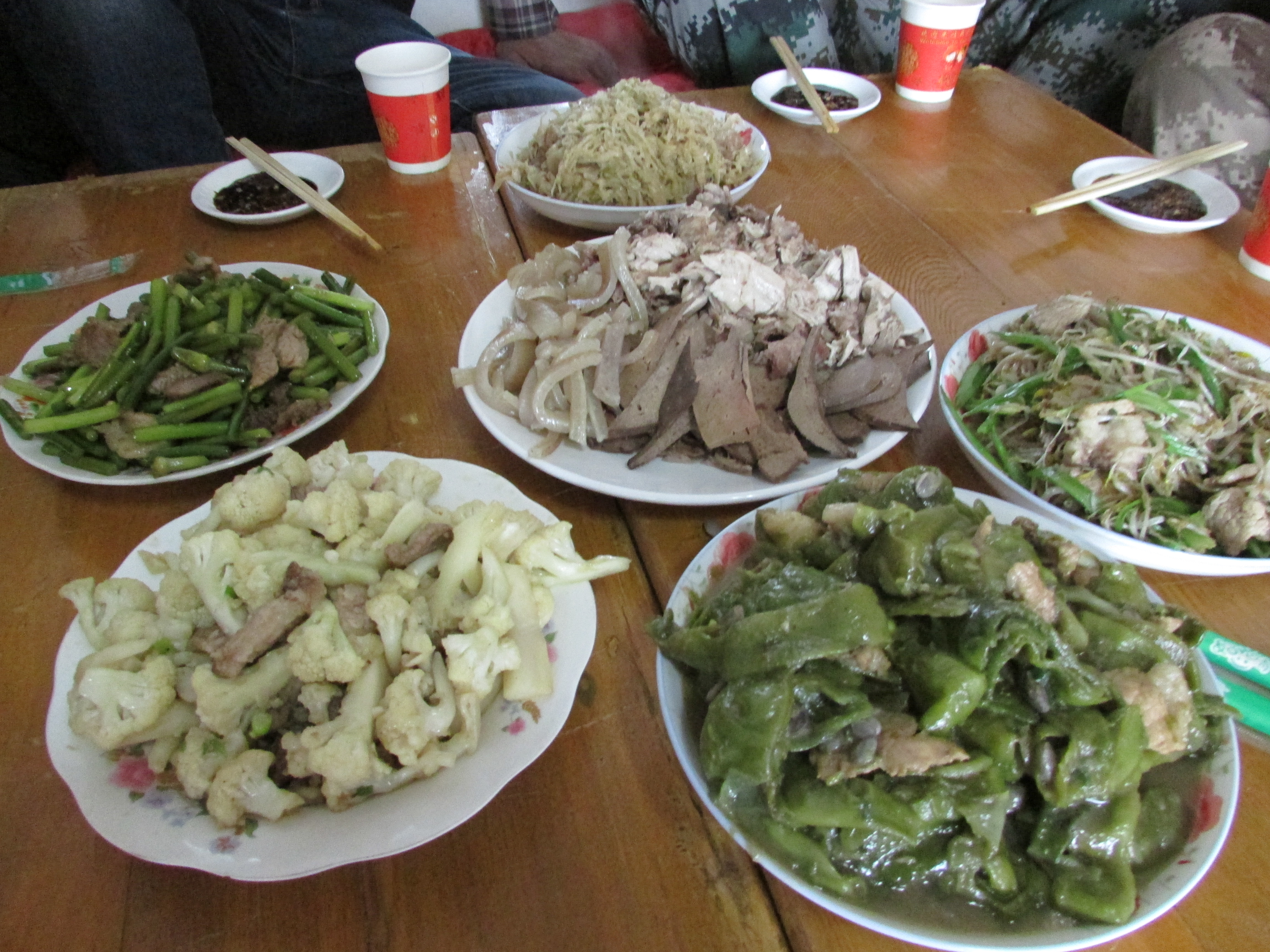 东北杀年猪来吃猪肉,老东北杀年猪