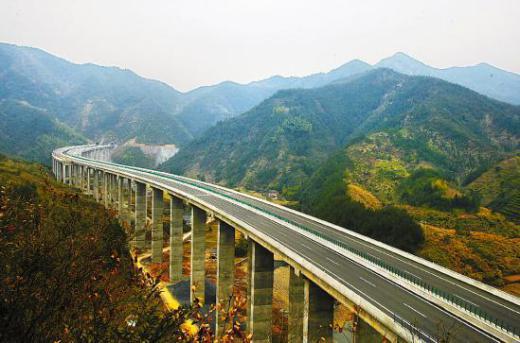 足彩连红预测,足彩18002期分析及预测