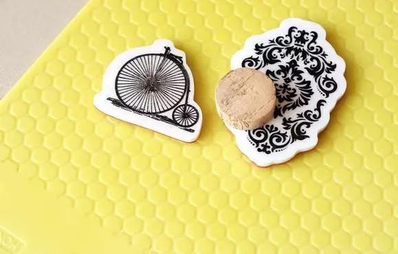 原来红酒塞才是一瓶酒中最值钱的，别再扔了