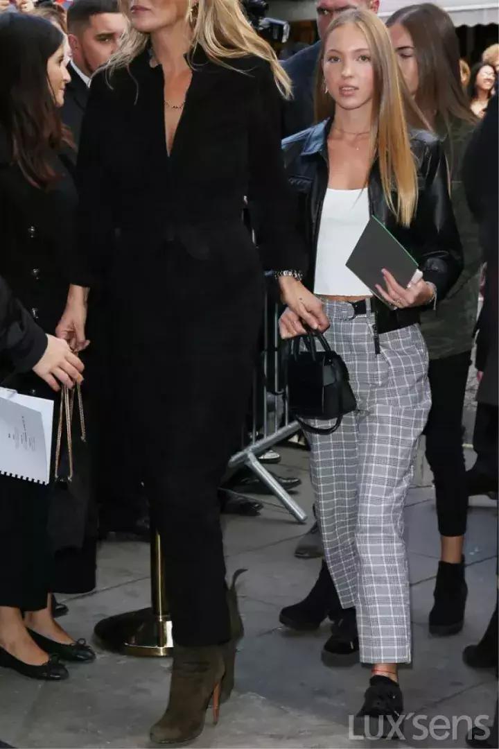 宝格丽和易烊千玺的杂志,易烊千玺代言宝格丽全球香氛系列