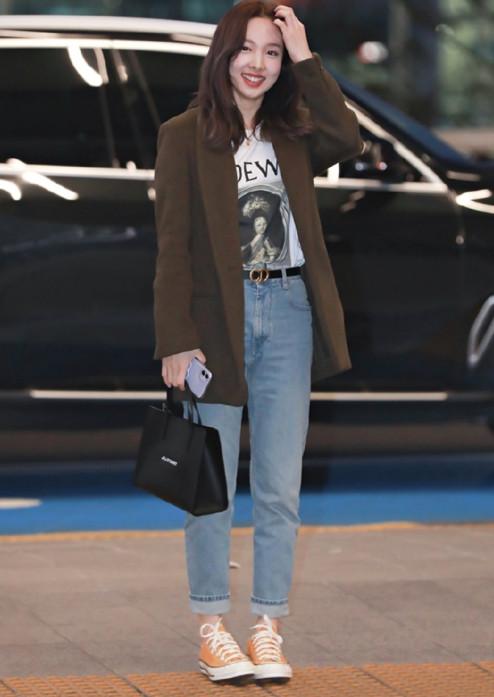 林娜琏短发回归造型,林娜琏最新造型黄色裙子