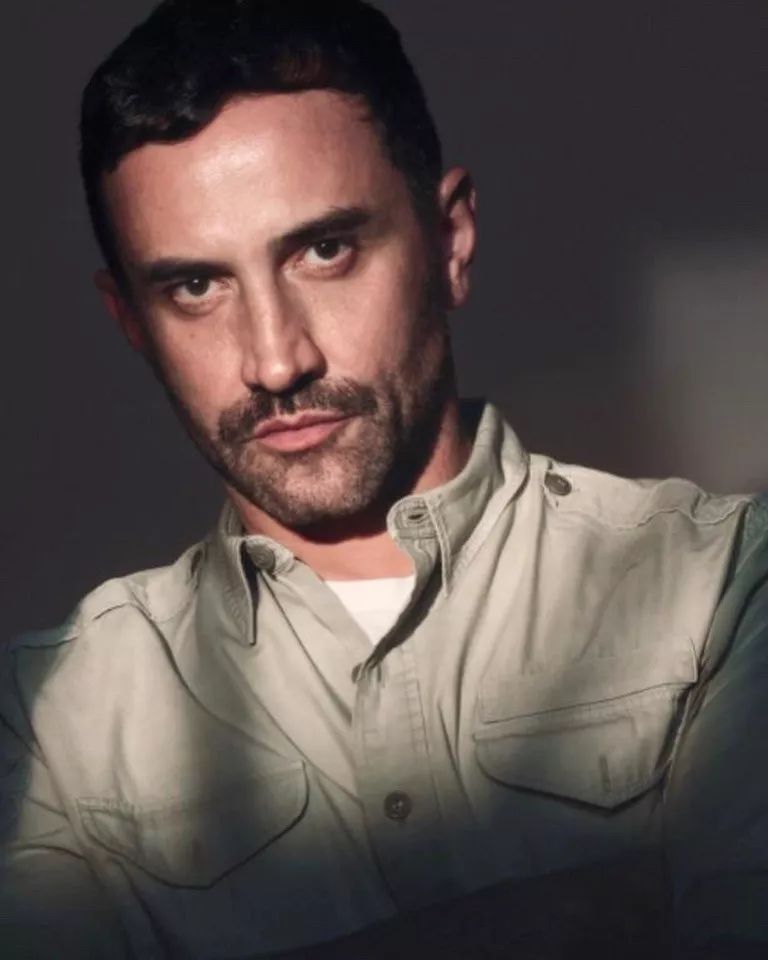 璁捐甯坆urberry,璁捐甯坮iccardo