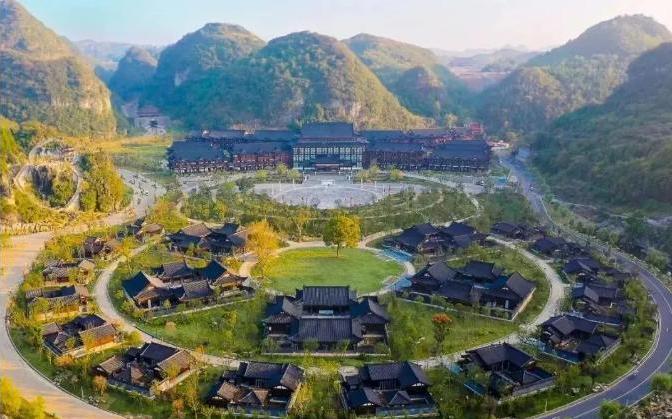 瀑布大小七孔西江千户苗寨,千户苗寨和小七孔和黄果树瀑布