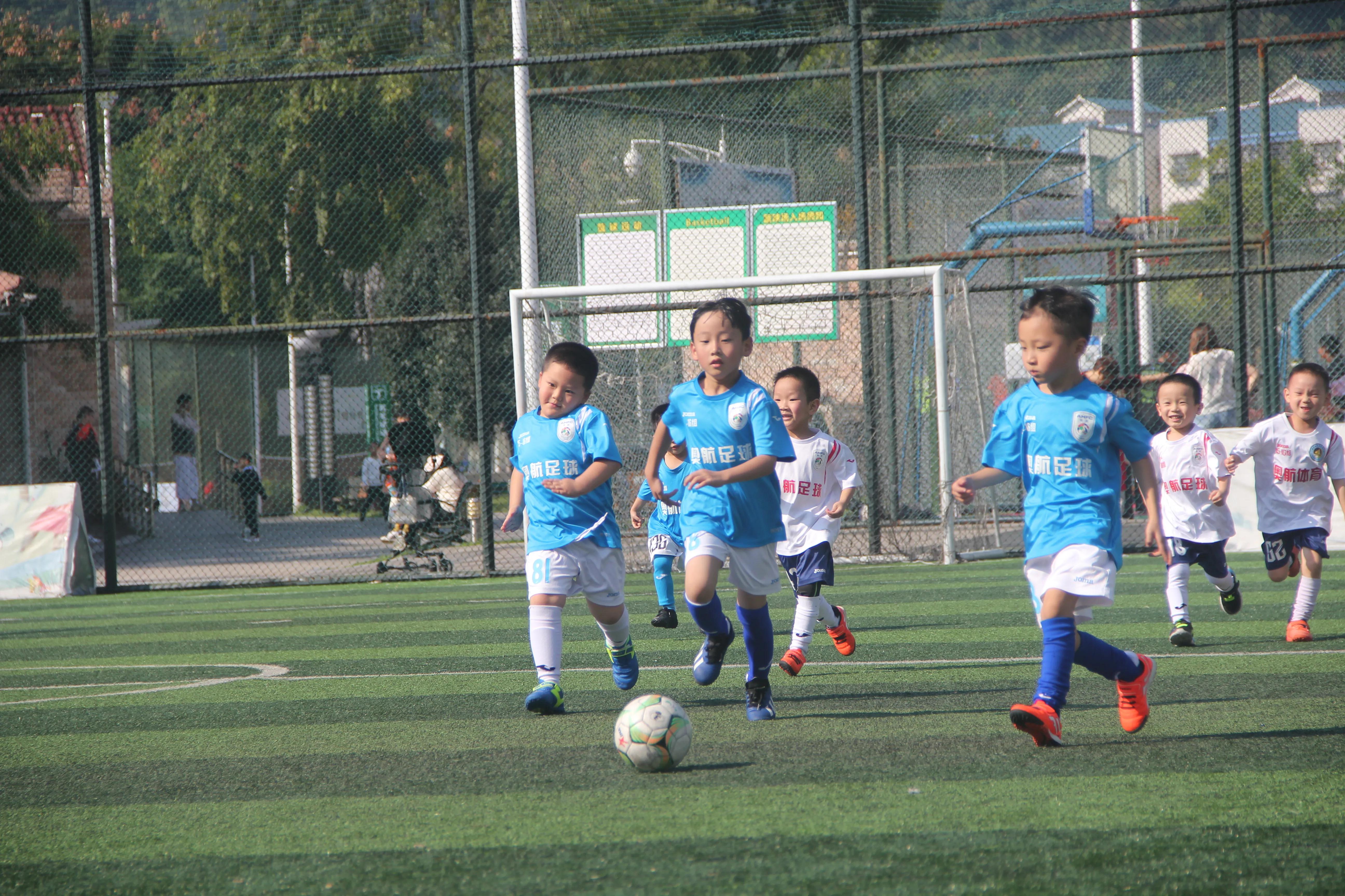 青少年足球联赛快乐启幕,南充奥航杯足球联赛