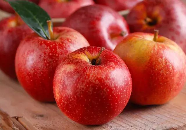 画水果用蜡笔画的简笔画立体,秋天成熟的水果有哪些简笔画