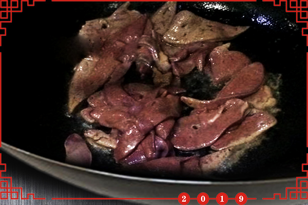 猪肝怎么炒好吃又嫩简单家常做法,猪肝怎么炒又脆又嫩的步骤