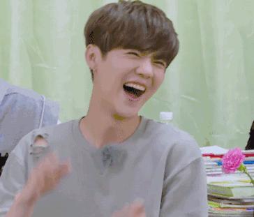 鹿晗帅气制服,鹿晗贵气照片