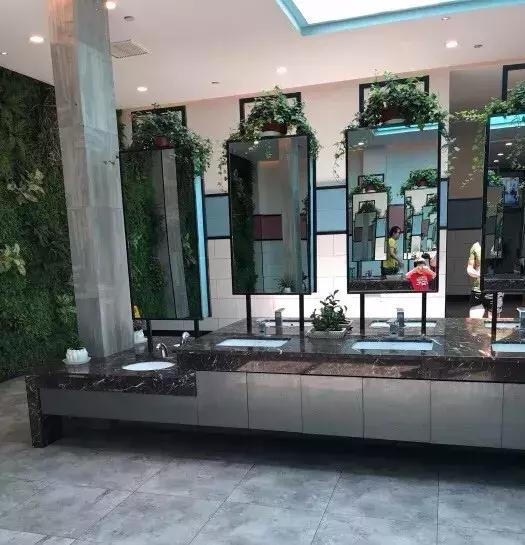 服务区夜间女性专用停车位是什么,无锡市政府开放停车位