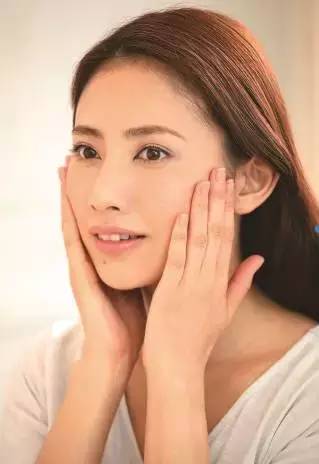 改善苹果肌法令纹紧致全脸动作,有法令纹了怎么改善是缺什么