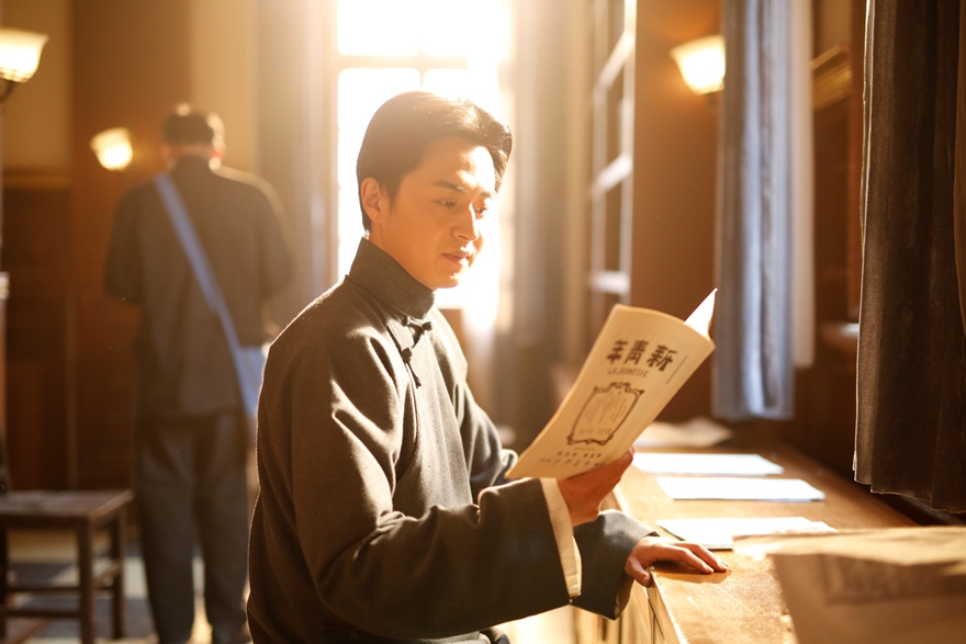 有人问，若是鲁迅还活着会怎么样？毛*东泽**回答：他敢写也不敢写