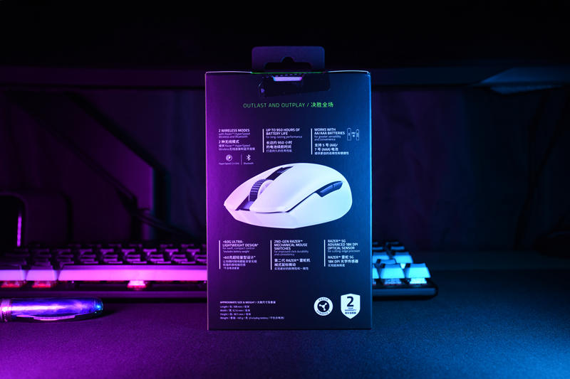 颜值高、还能打、抓着还舒服-雷蛇八岐大蛇V2游戏鼠标