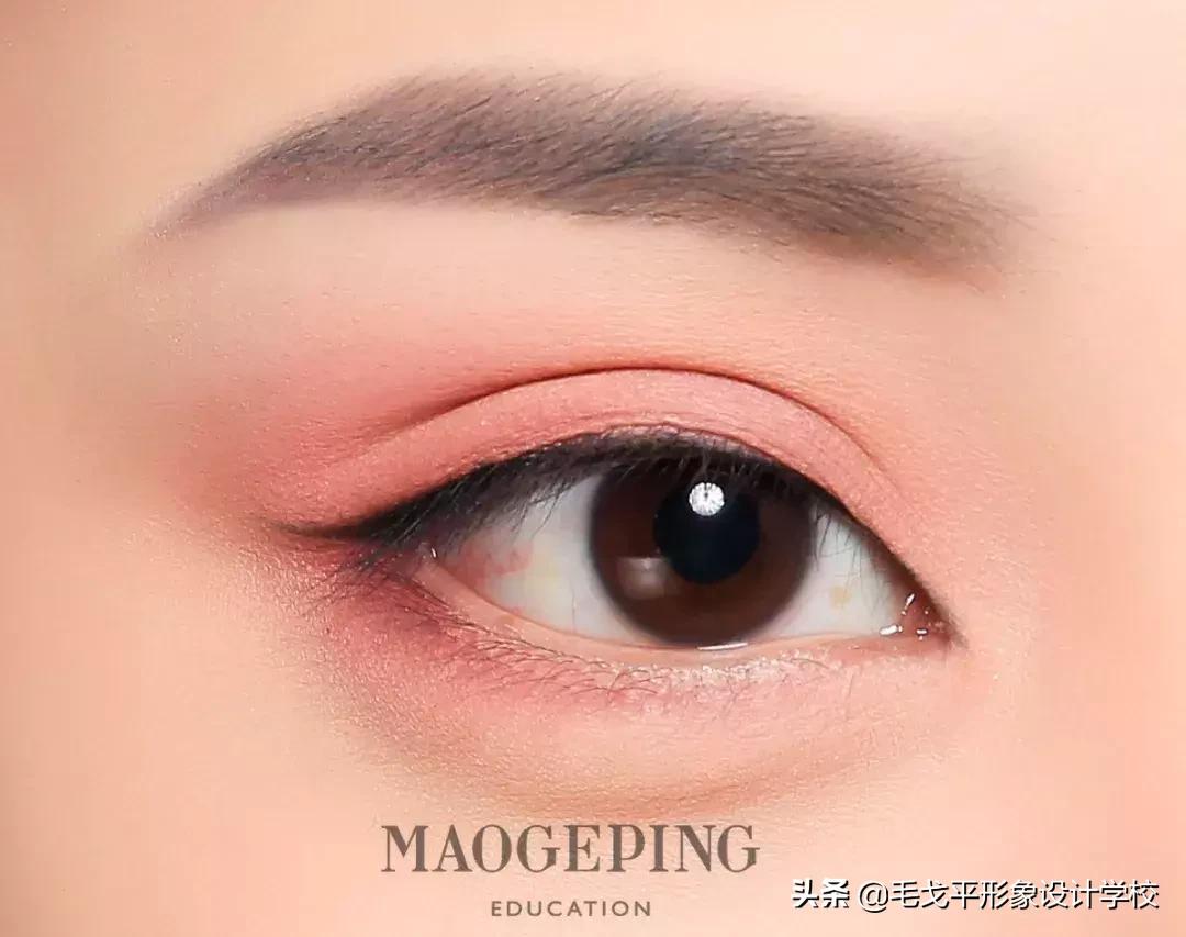 豆沙蜜桃色眼妆,蜜桃色眼妆怎么画好看