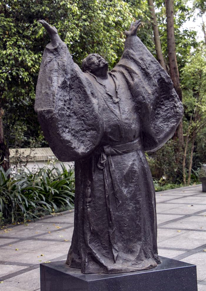 窦娥临终前为什么要下三桩毒誓,窦娥临死前发下了三桩毒誓视频