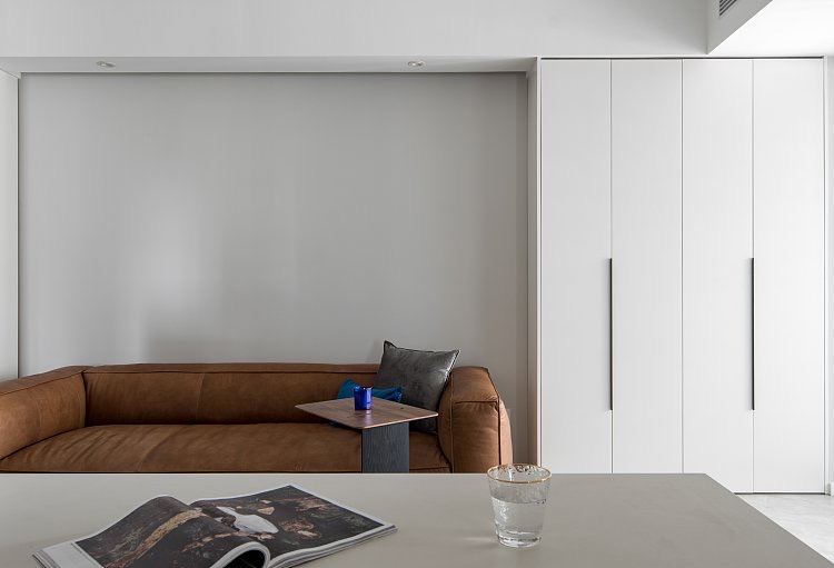 不走寻常路不坐寻常凳,客厅摆放餐桌椅效果图南北通透