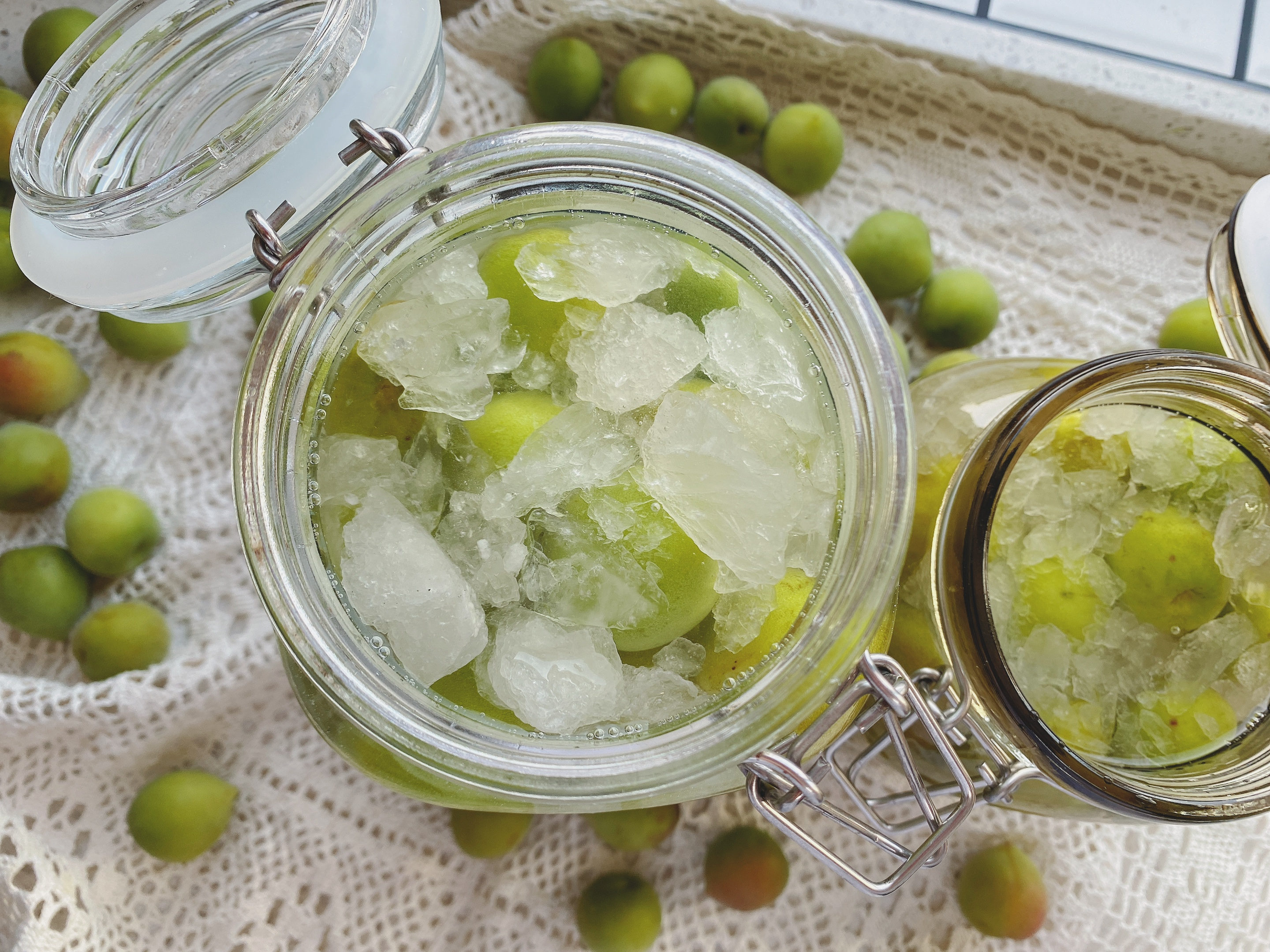 青梅酒用浓香还是酱香好喝,青梅酒最好选什么白酒