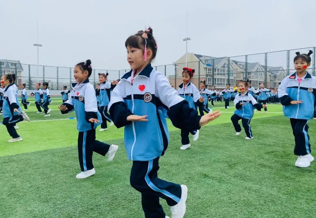 建*党**百年喜迎国庆节——西安经开第二小学队列队形广播*比操**赛