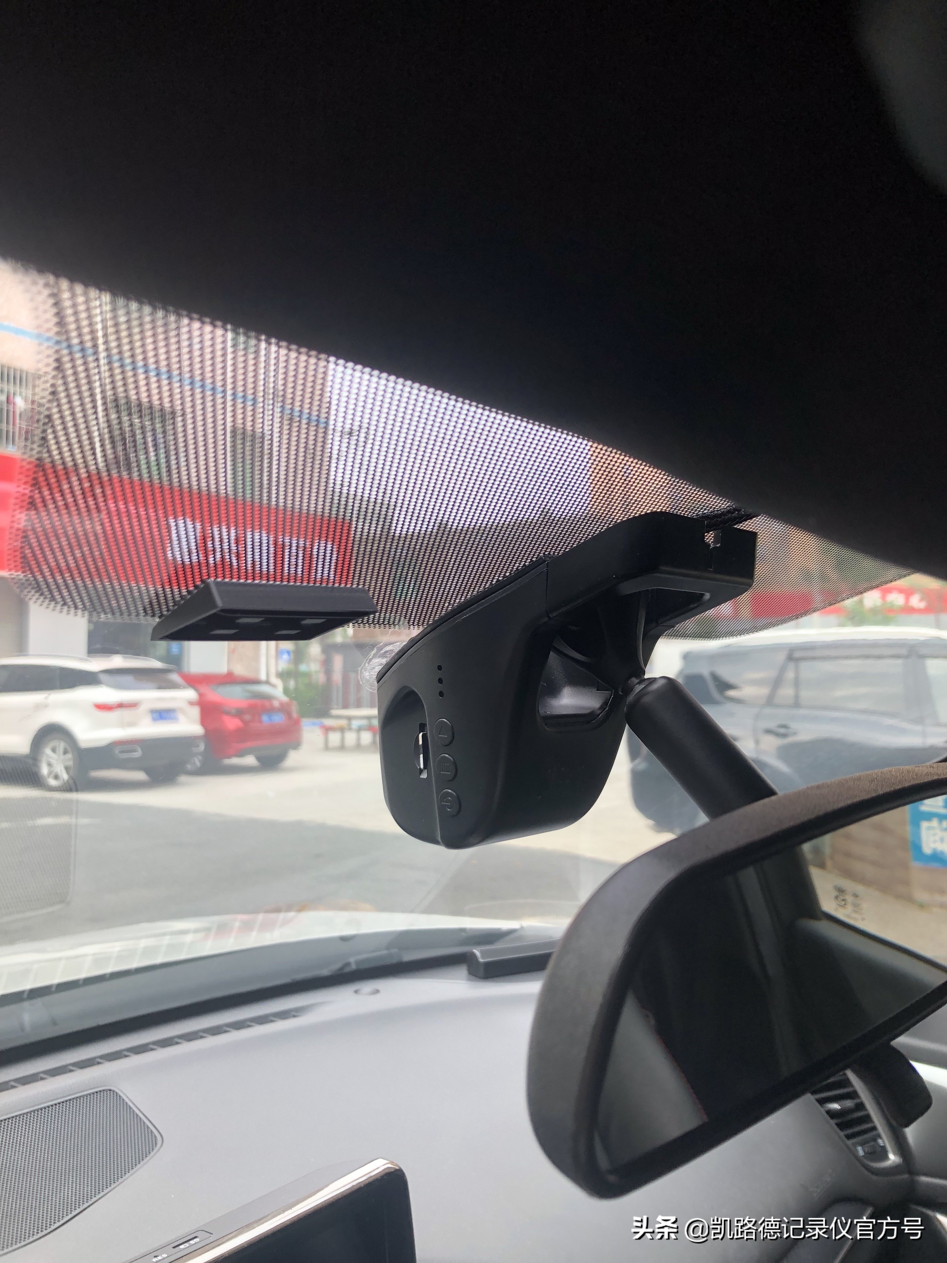 马自达CX-4安装凯路德C1行车记录仪教程，阅读灯天窗免走线