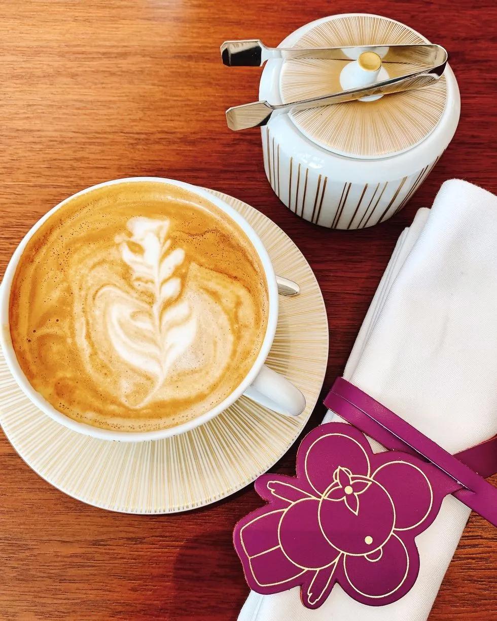 lv鍏ㄧ悆绗竴瀹跺挅鍟″簵,lv濂緢鍝佸挅鍟″簵