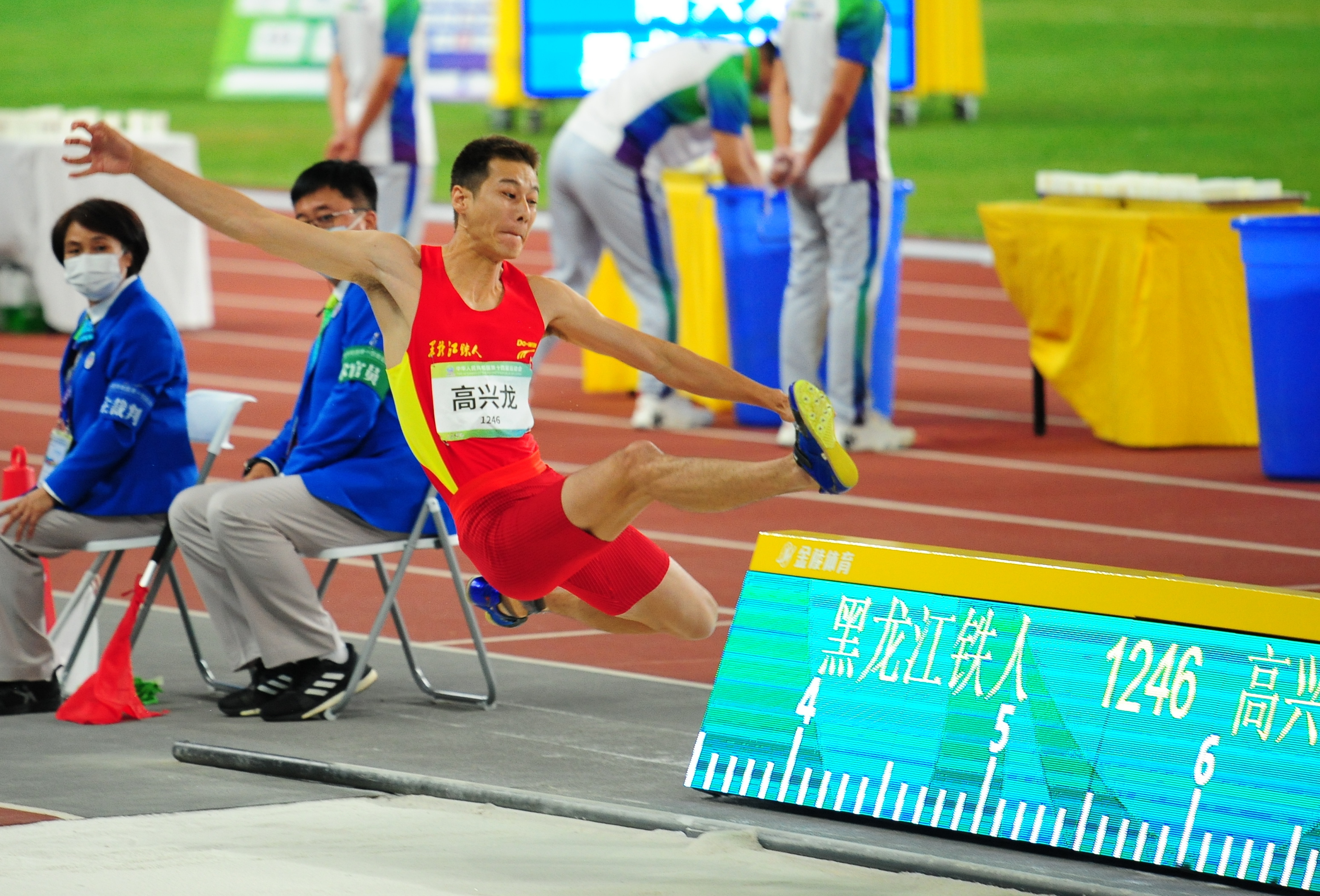 记者带你看全运｜田径女子链球黑龙*罗江**娜摘铜