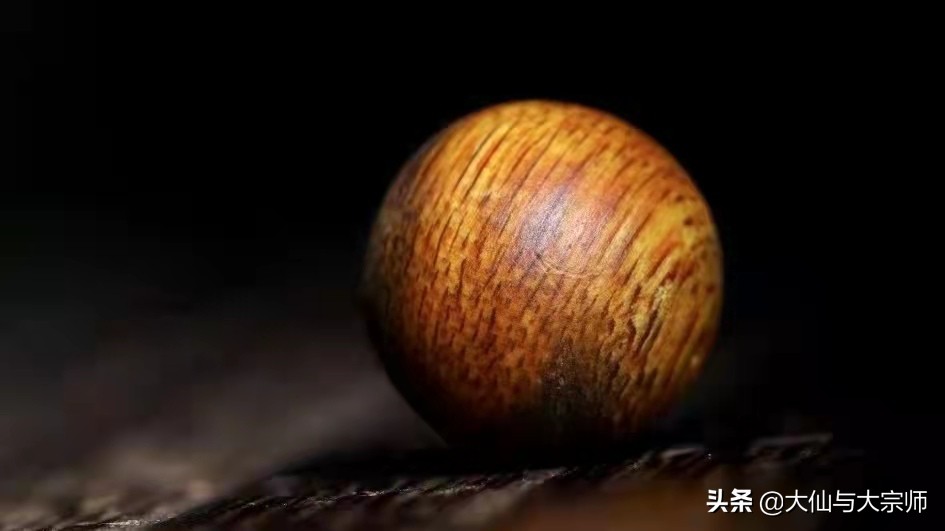 1串43克的绿奇楠手串目前价位多少,100元左右的奇楠手串是真的吗