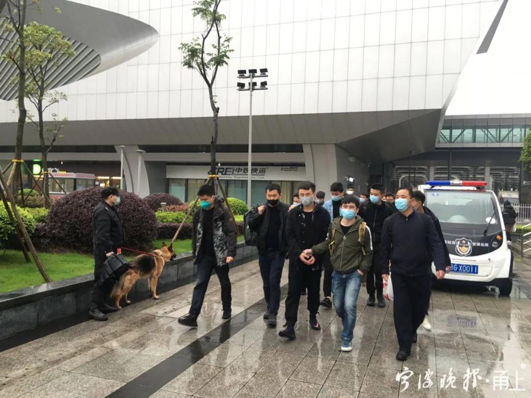 网警提醒：朋友圈免费领榴莲？这是拉人头进刷单群的陷阱！