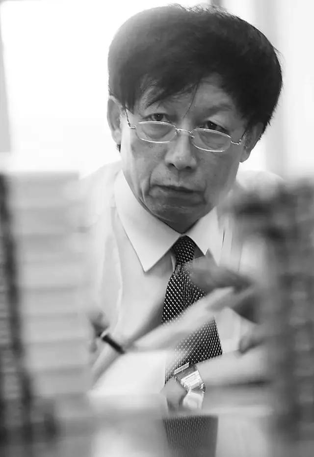 易中天离开武汉大学原因,易中天为什么离开武汉大学