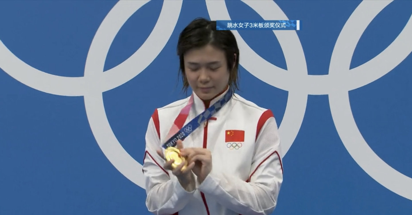 伏明霞和吴敏霞是不是同一个人,伏明霞郭晶晶吴敏霞谁奥运金牌多