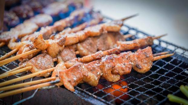 烧烤摊上的烤肉串为啥好吃？秘诀全在腌制上，配方做法详细告诉你