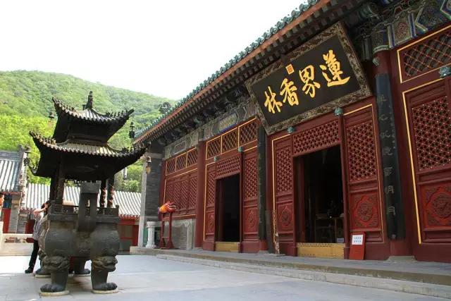 北京有什么寺庙可以烧香拜佛,祈福最好的寺庙北京