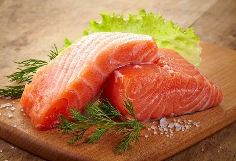 三岁的孩子皮肤干痒起皮怎么回事,皮肤干燥皮肤痒是什么原因引起的