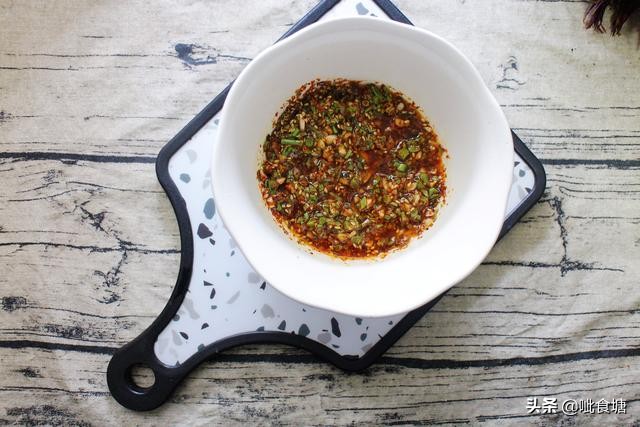 香椿炒鸡蛋正确做法先别焦急下锅,香椿炒鸡蛋简单易学你会了吗