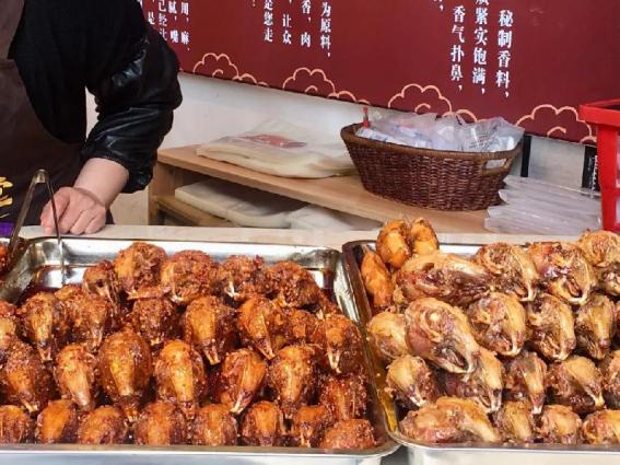 紫燕百味鸡周黑鸭绝味,做卤味比较成功的品牌