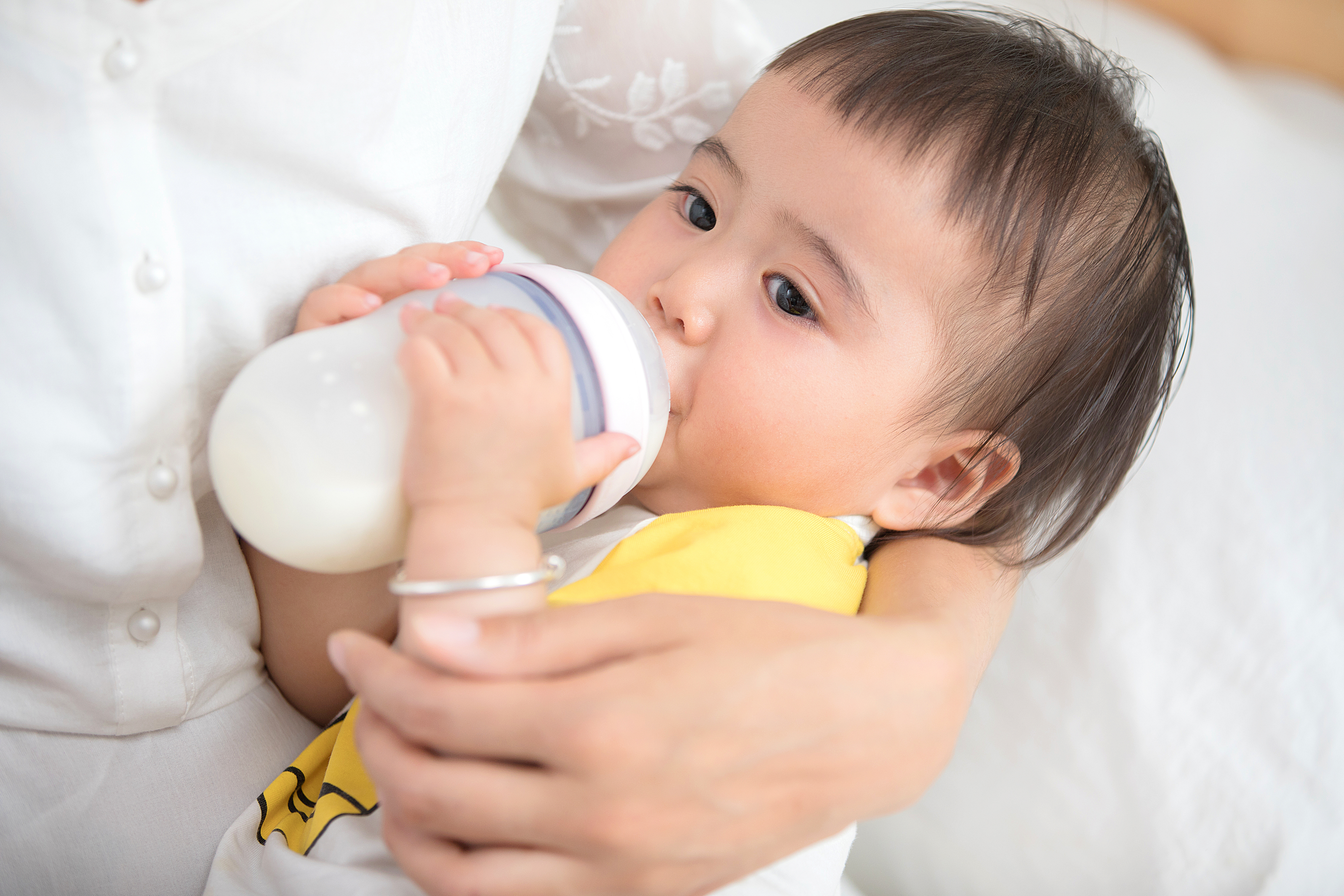 月子期间母乳喂养的正确姿势,母乳喂养的正确姿势防呛奶