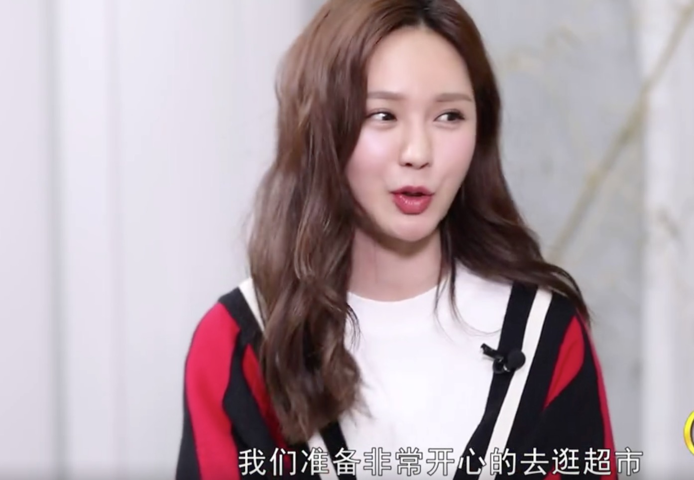 沈梦辰站在何炅汪涵旁边,沈梦辰爆料争c位何炅