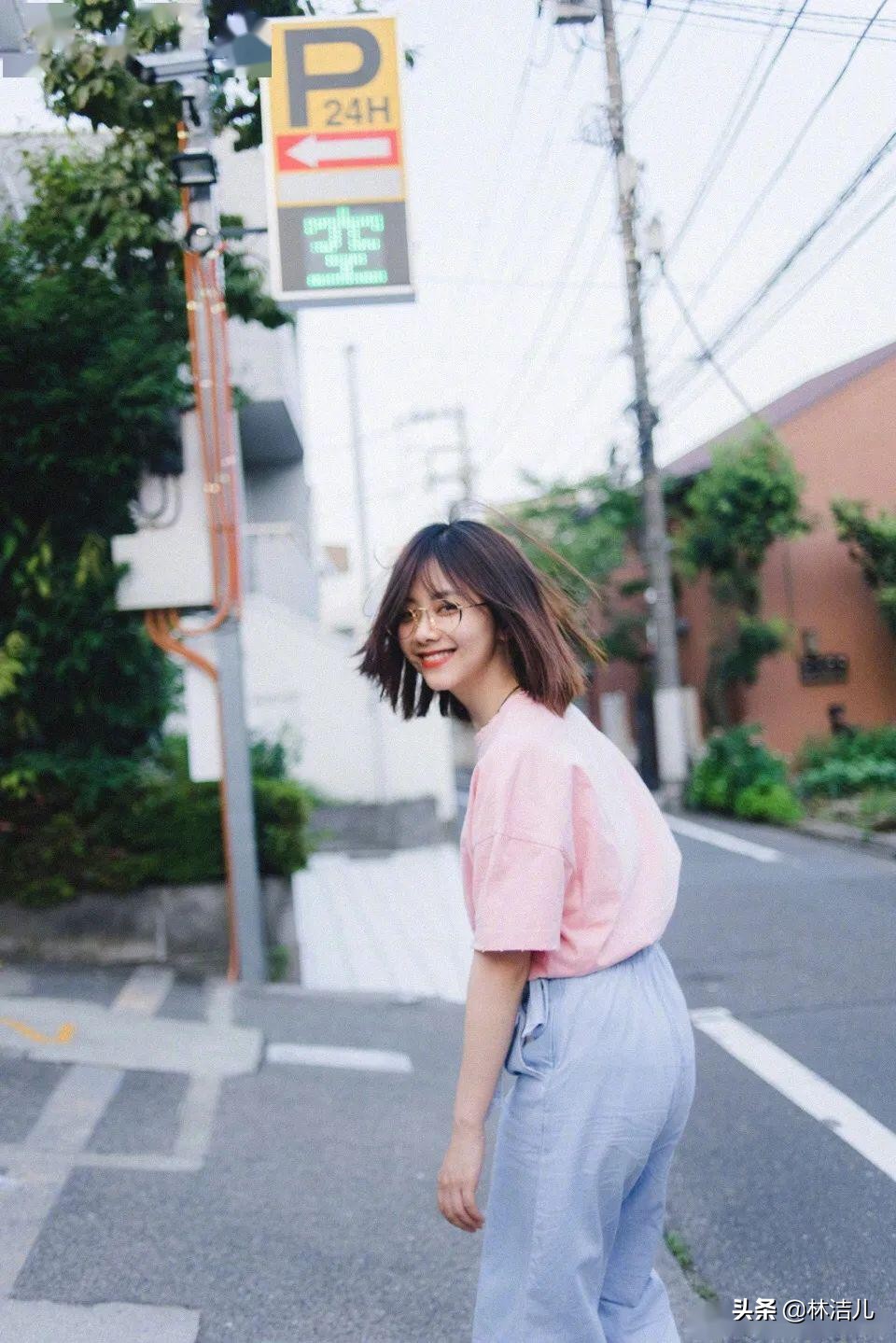 白T恤地位岌岌可危，杨幂林允爱上的马卡龙色T恤，比它更时髦百搭