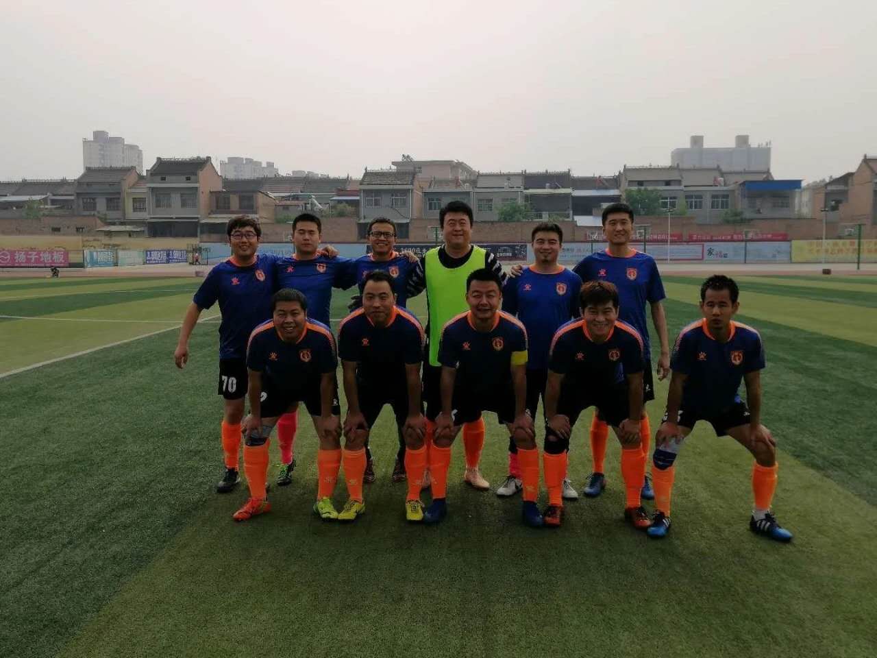 龙乘云势而腾之九天，人得天时以幸乎三生！兴平7080足球队赋！