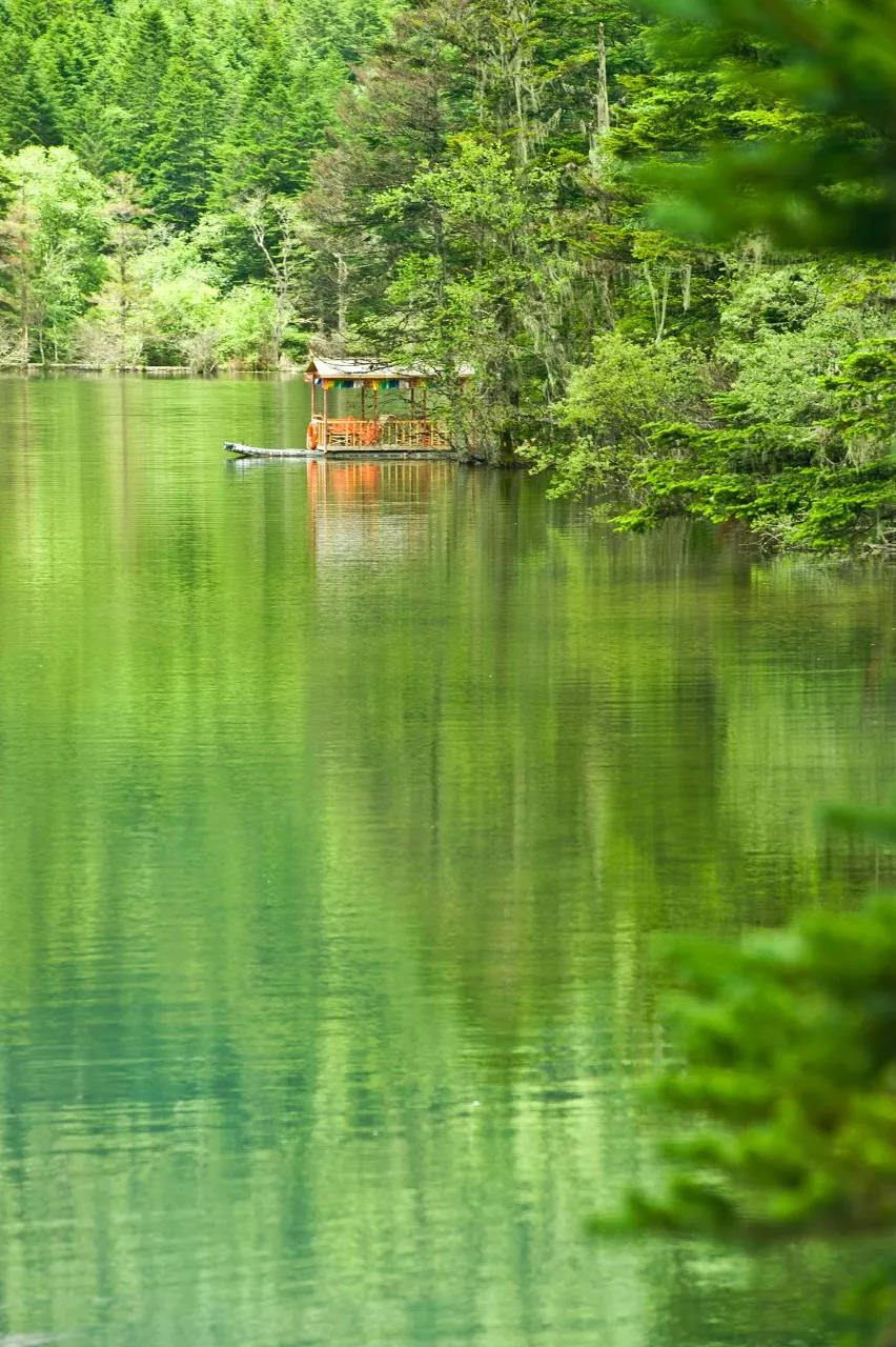 一个被上帝偏爱的地方,一个被上帝遗弃的城市