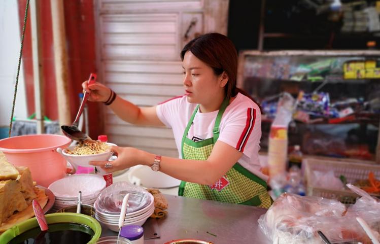 云南凉面路边摊最正宗,云南小摊凉面